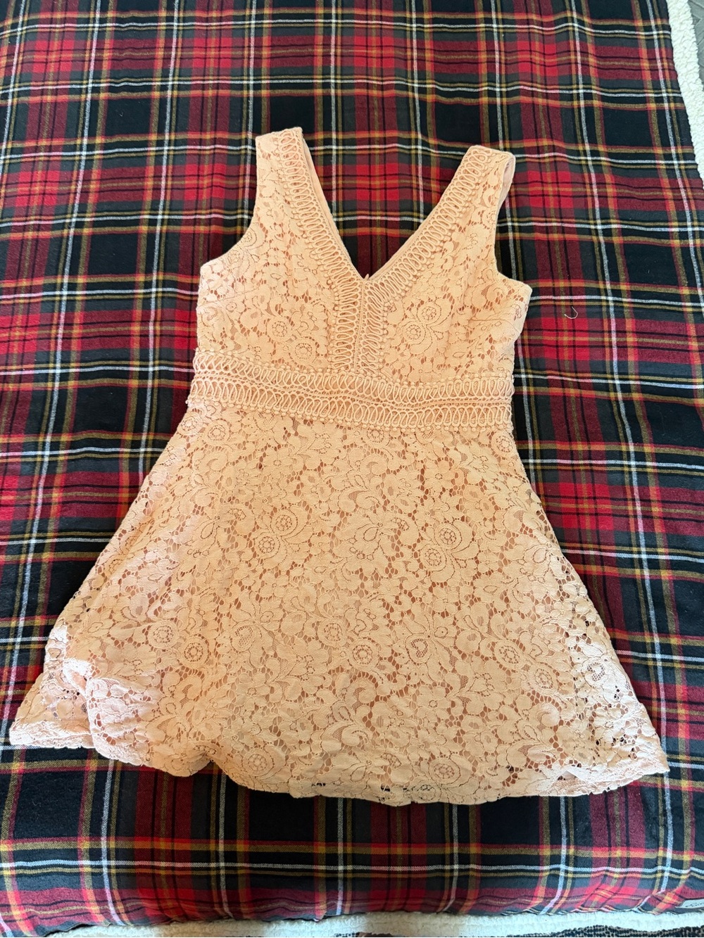 Francesca's Collections Peach Lace V-Neck Mini Dress, size M